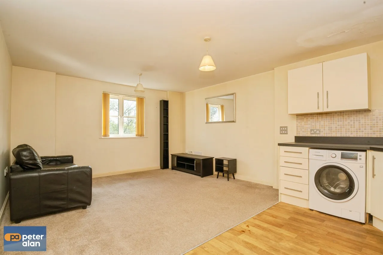 Magretian Place, Cardiff, CF10, photo 2