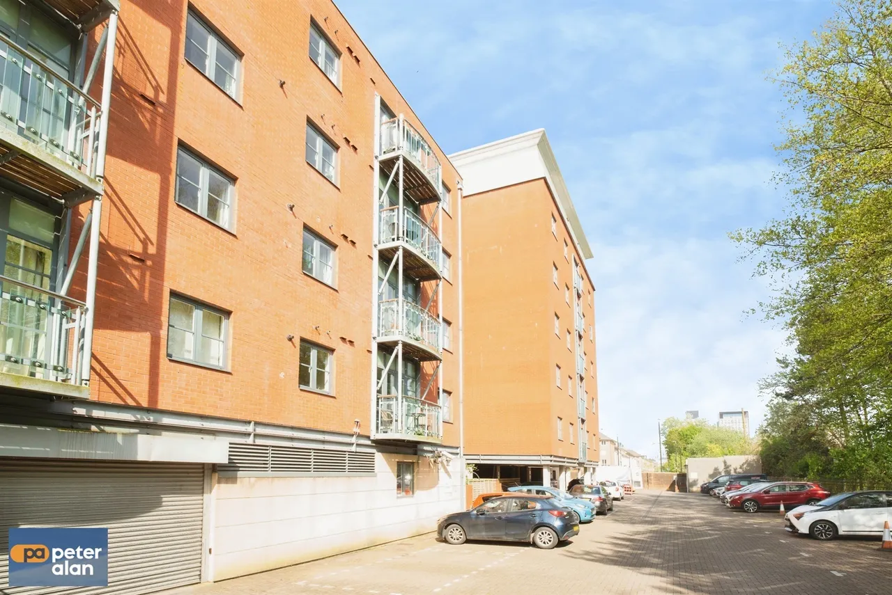 1 bed flat for sale, Magretian Place, Cardiff, CF10