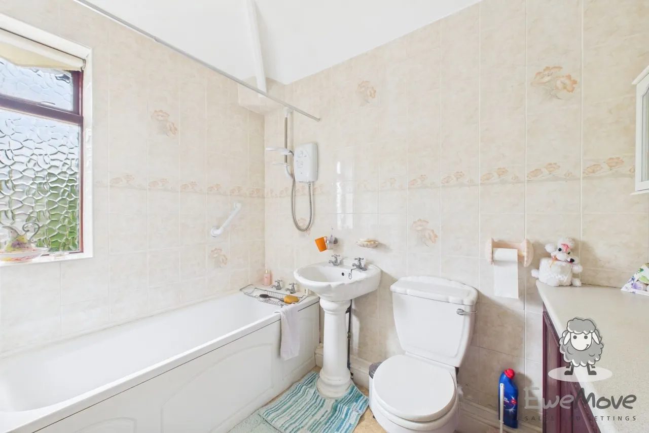 Knowsley Road, St. Helens, WA10, photo 9