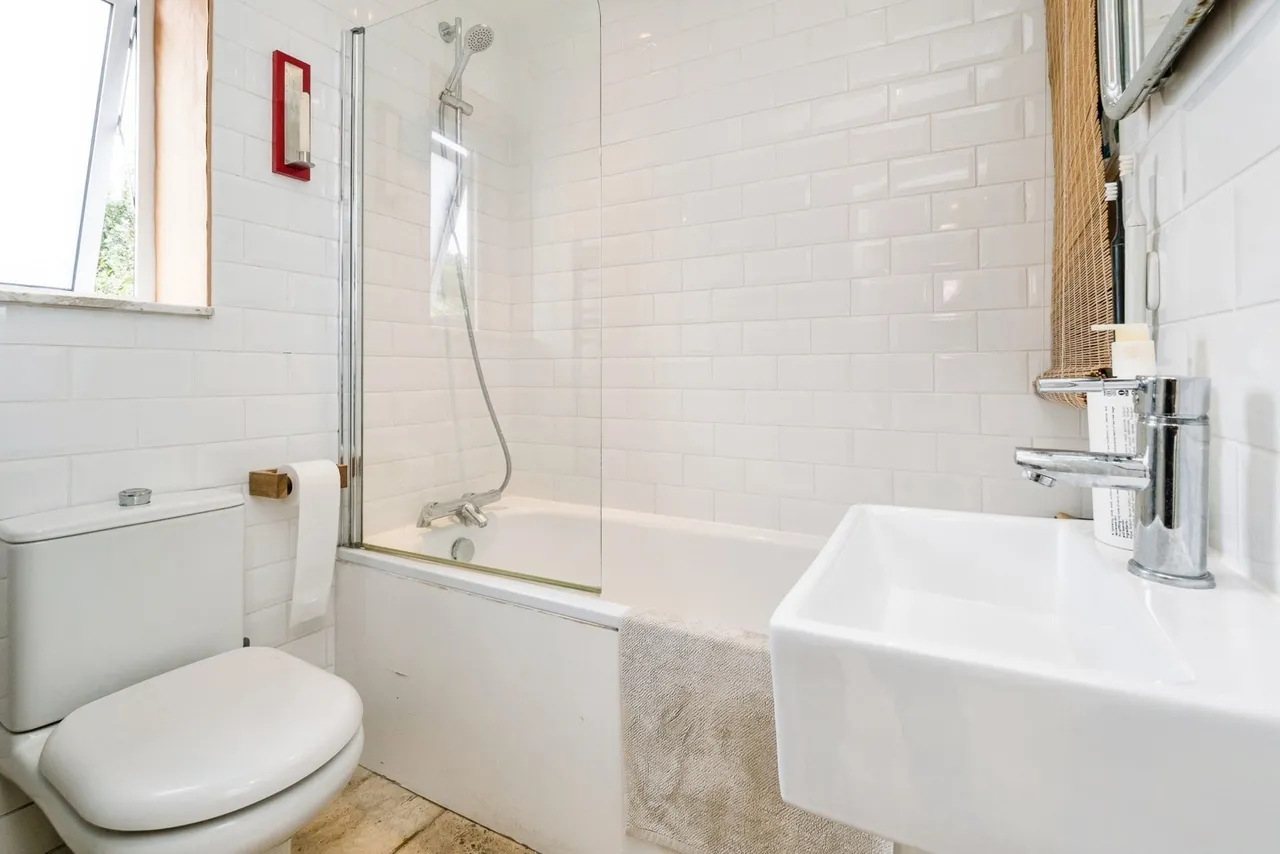 Grosvenor Road, East Ham, E6, photo 9