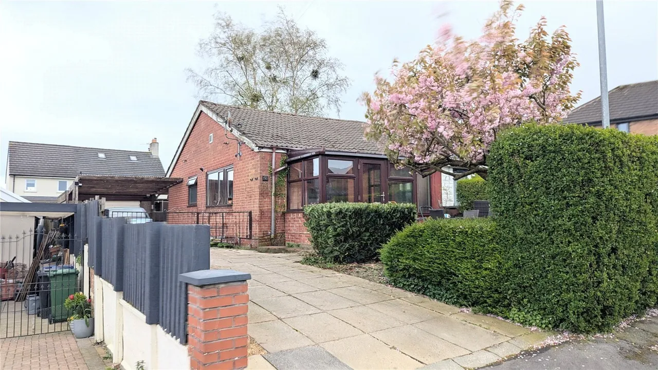 2 bed house for sale — Oakeneaves Avenue, Burnley, Lancashire, BB11