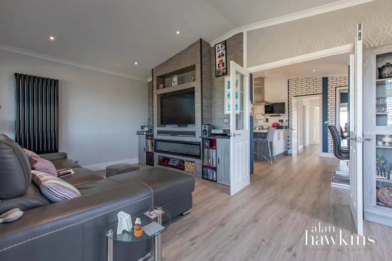 Lillybrook Estate, Lyneham, SN15, photo 9