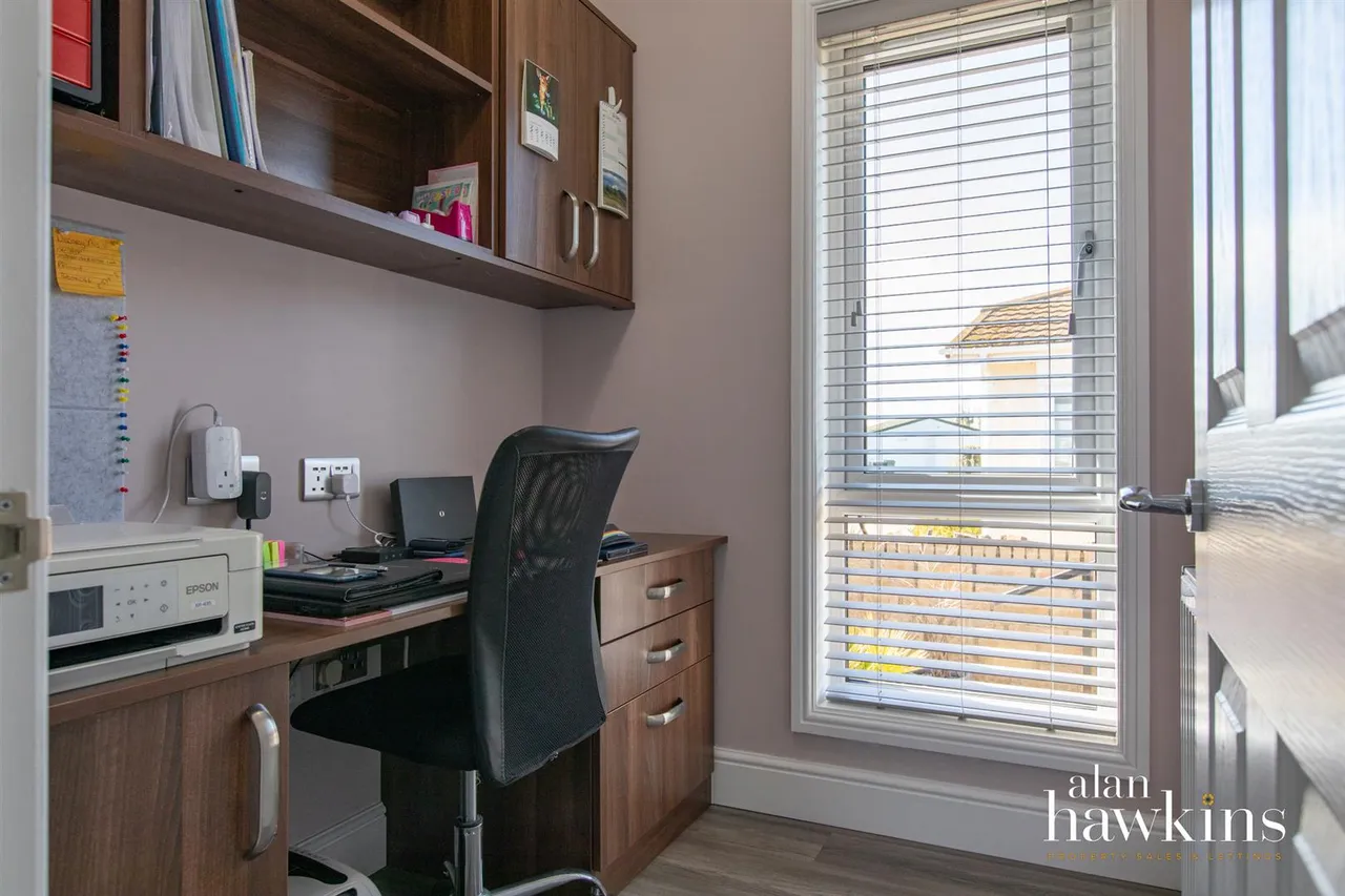 Lillybrook Estate, Lyneham, SN15, photo 11
