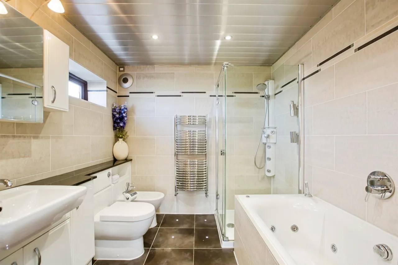 Hill Top, Queensbury, BD13, photo 18