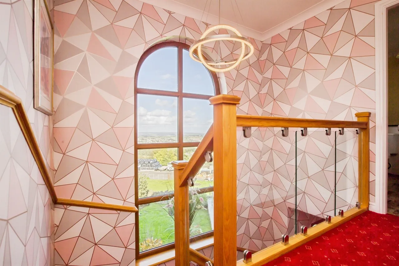 Hill Top, Queensbury, BD13, photo 13