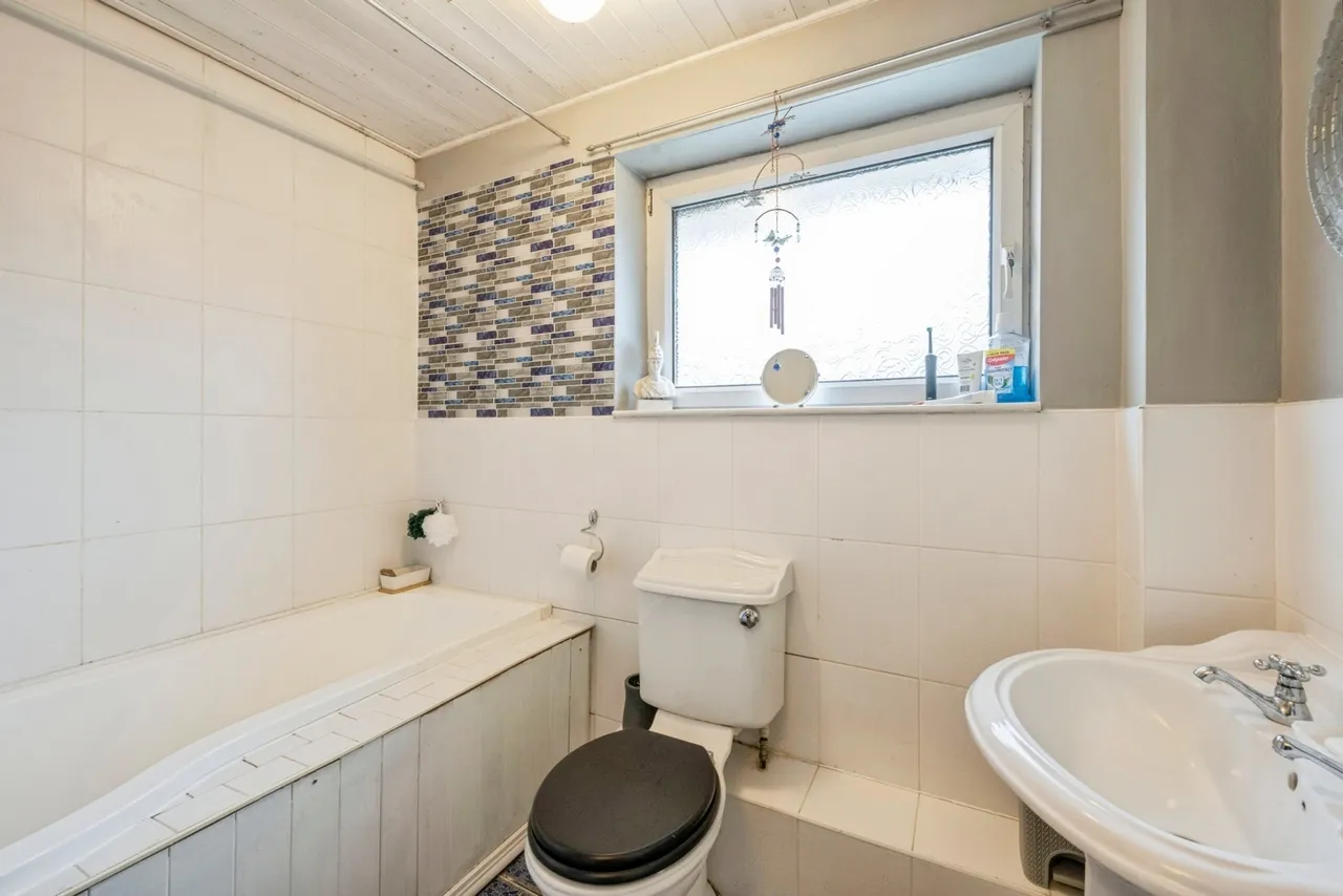 Wickett Hern Road, Armthorpe, Doncaster, South Yorkshire, DN3, photo 14