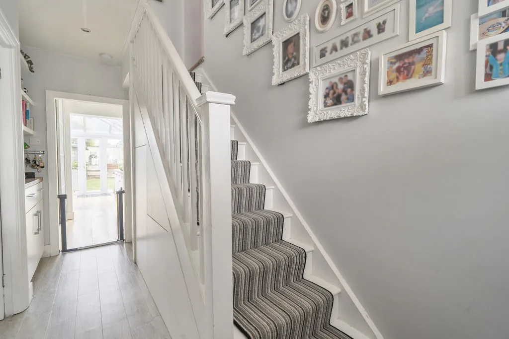 Balmoral Crescent, West Molesey KT8 1PY, photo 12
