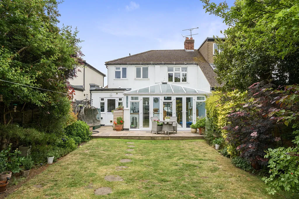 Balmoral Crescent, West Molesey KT8 1PY, photo 3