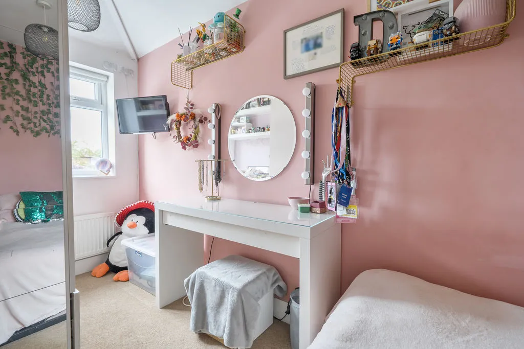 Balmoral Crescent, West Molesey KT8 1PY, photo 16
