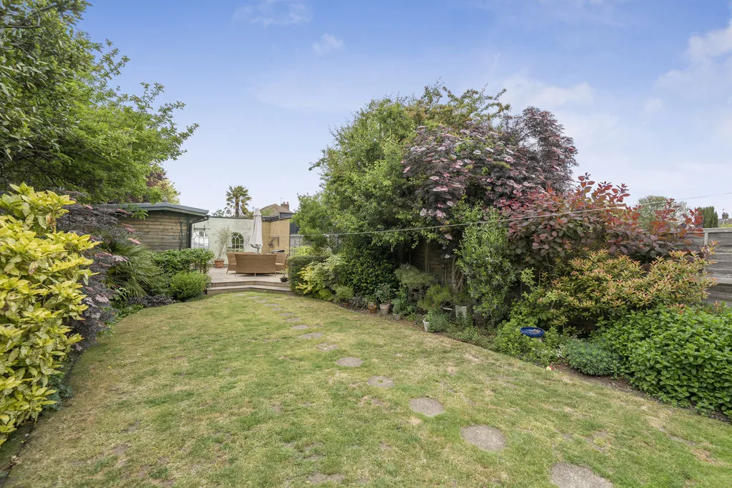 Balmoral Crescent, West Molesey KT8 1PY, photo 18
