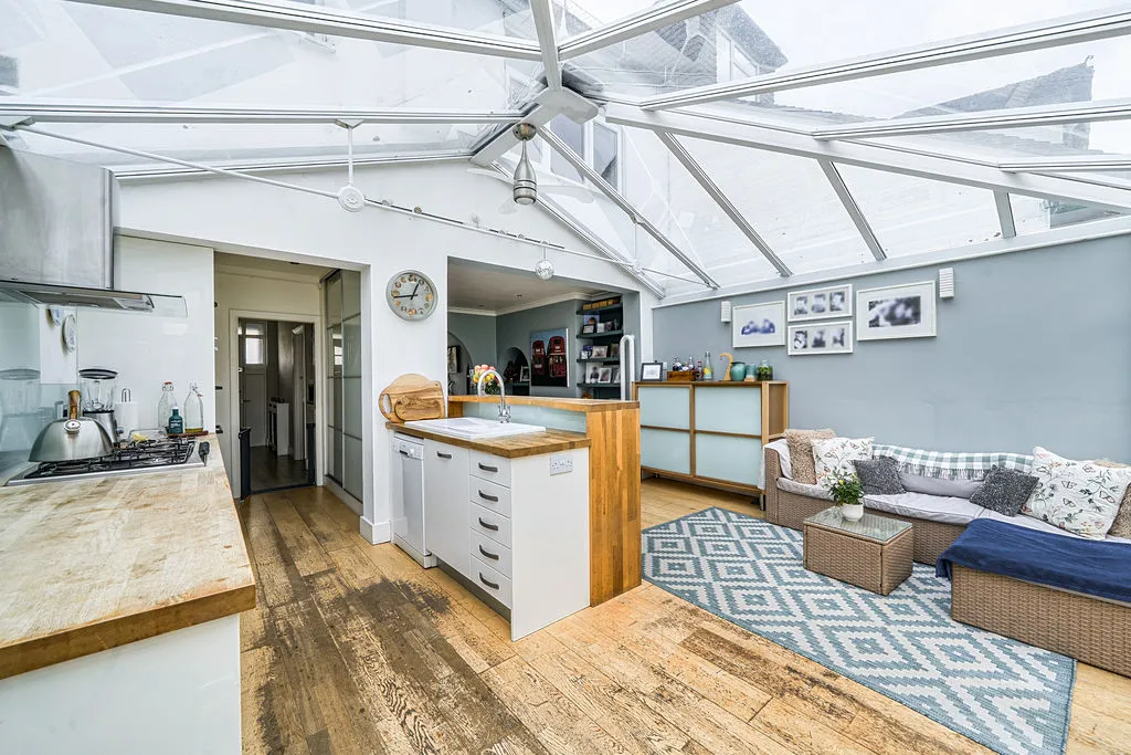 Balmoral Crescent, West Molesey KT8 1PY, photo 8