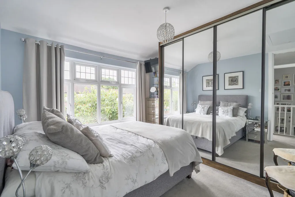 Balmoral Crescent, West Molesey KT8 1PY, photo 13