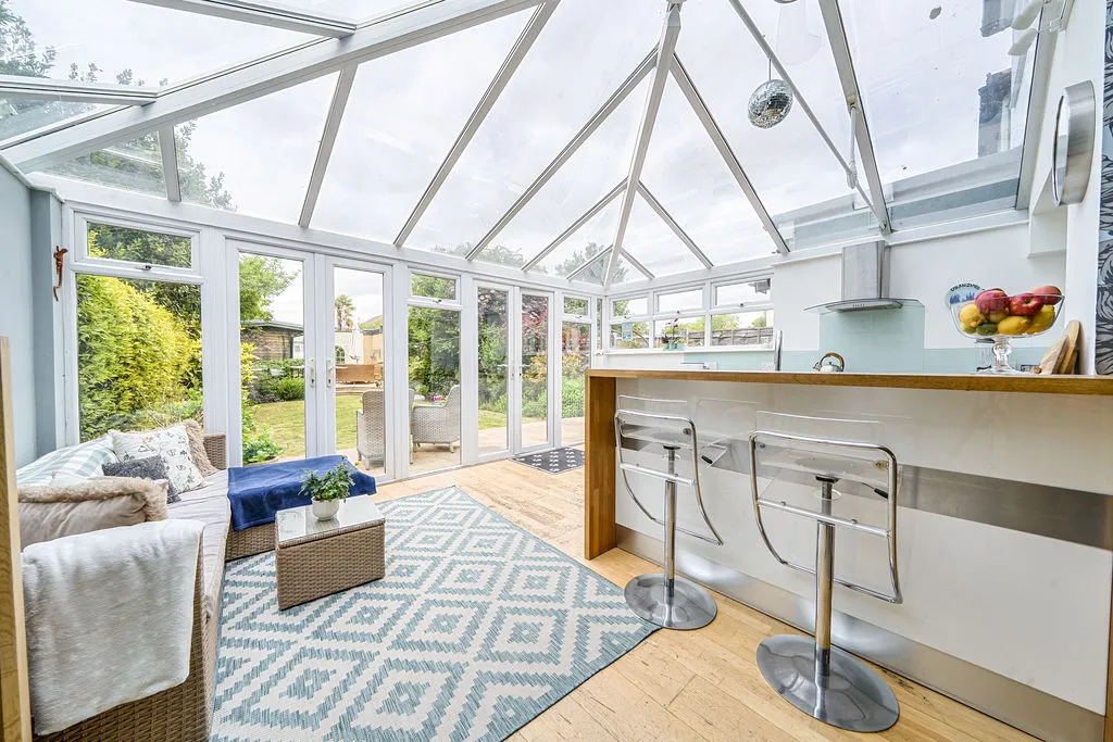 Balmoral Crescent, West Molesey KT8 1PY, photo 7