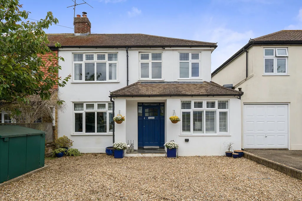 4 bed house for sale — Balmoral Crescent, West Molesey KT8 1PY