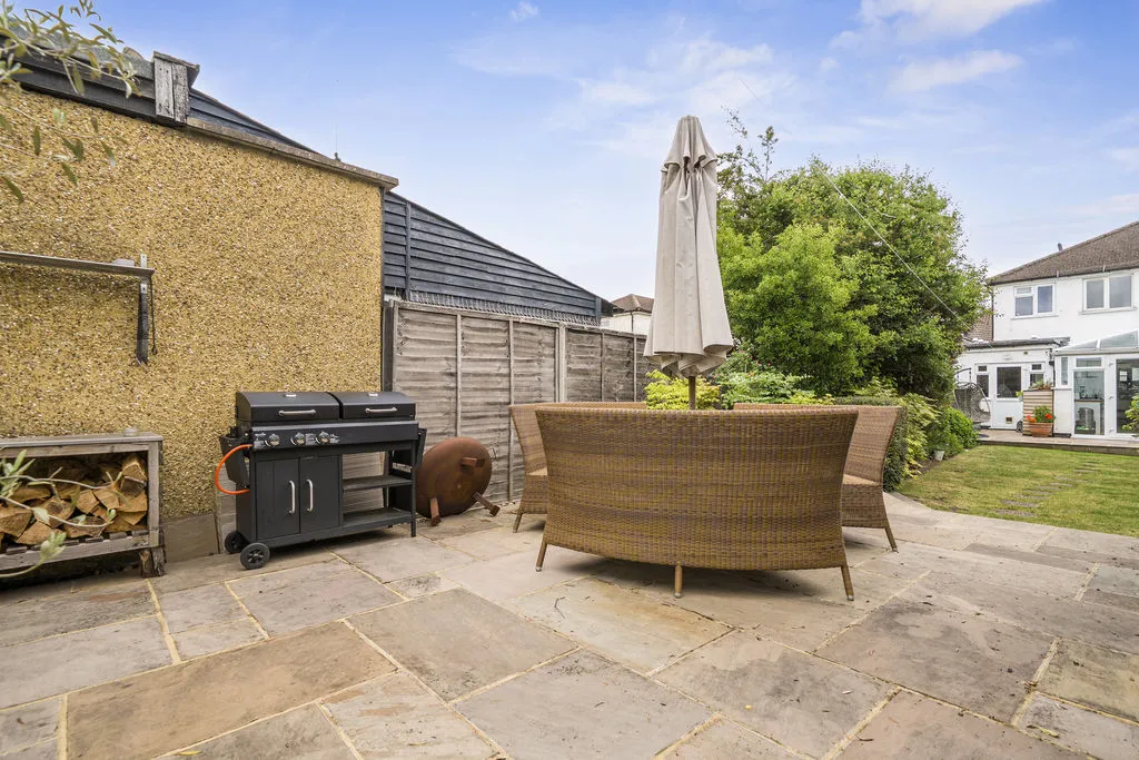 Balmoral Crescent, West Molesey KT8 1PY, photo 19