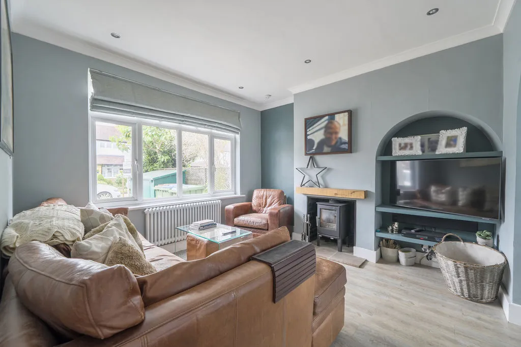 Balmoral Crescent, West Molesey KT8 1PY, photo 5