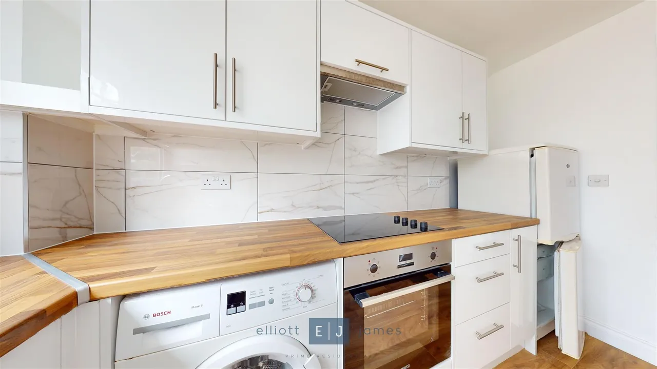 Latchett Road, London, photo 9