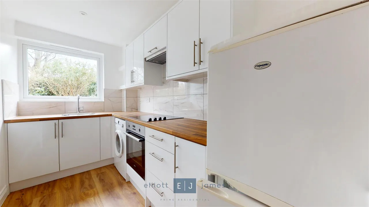 Latchett Road, London, photo 8