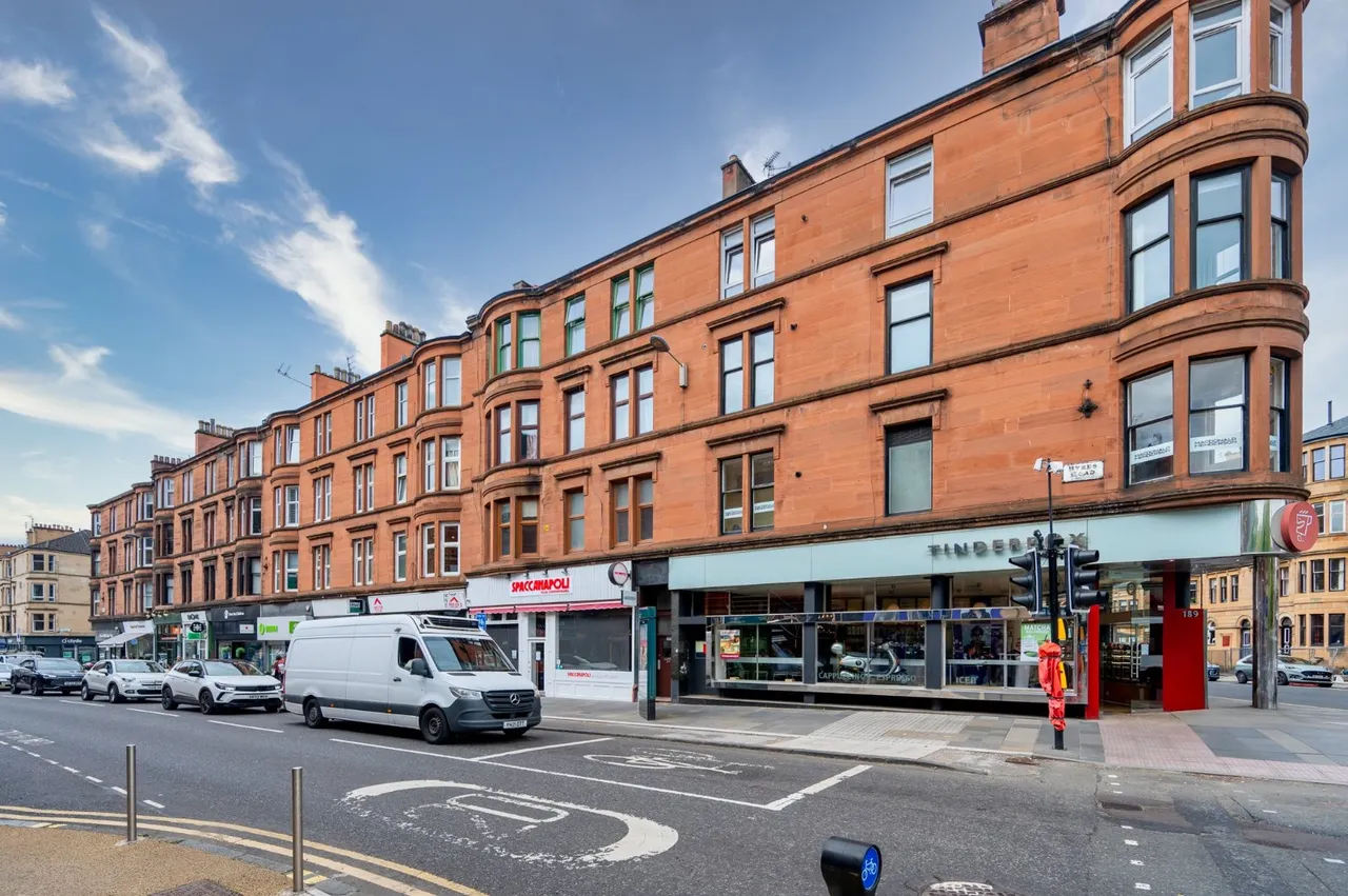 2 bed flat to rent, Byres Road, Glasgow, G12