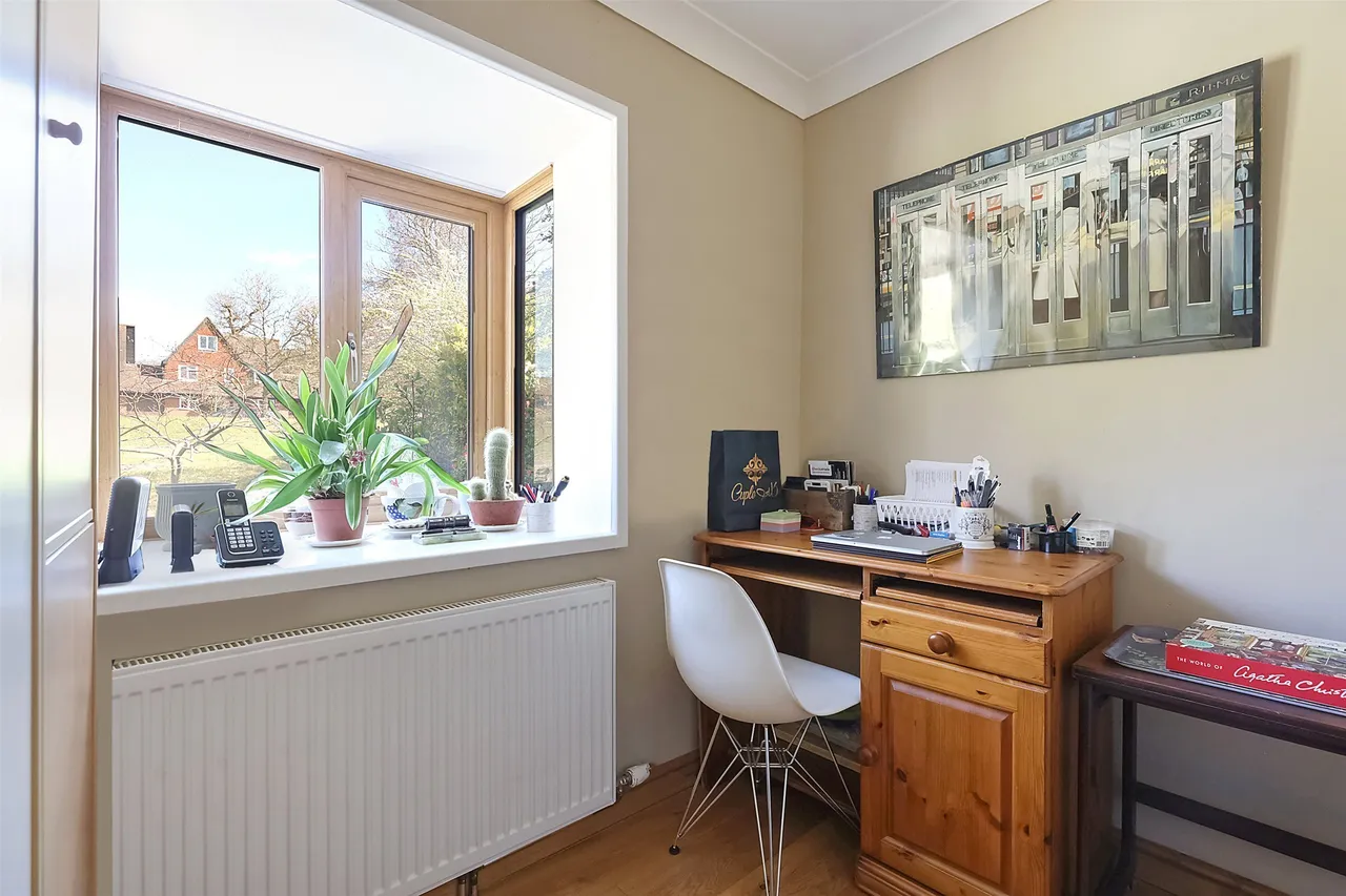 Stanhopes, Limpsfield, RH8, photo 4