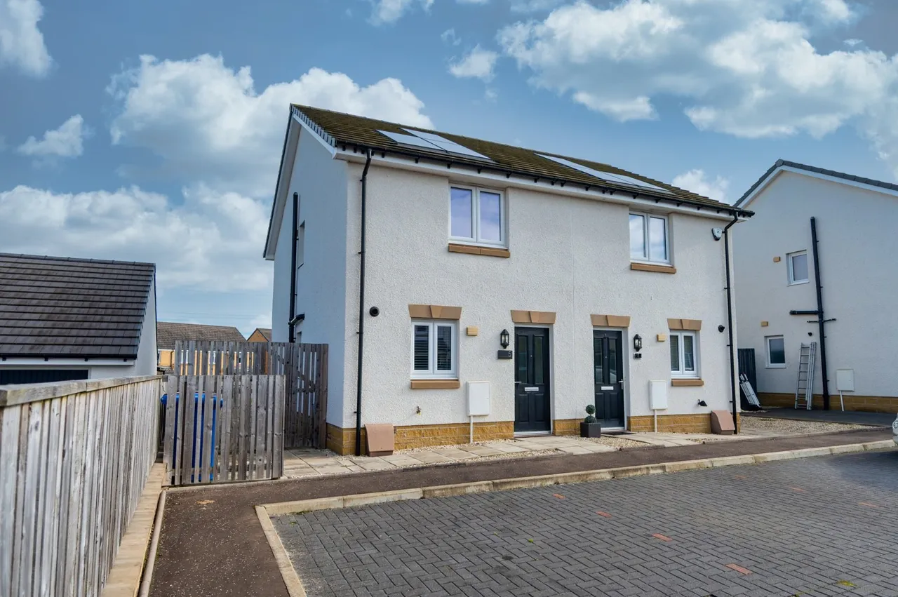 2 bed house to rent, Greylag Place, Cambuslang, G72