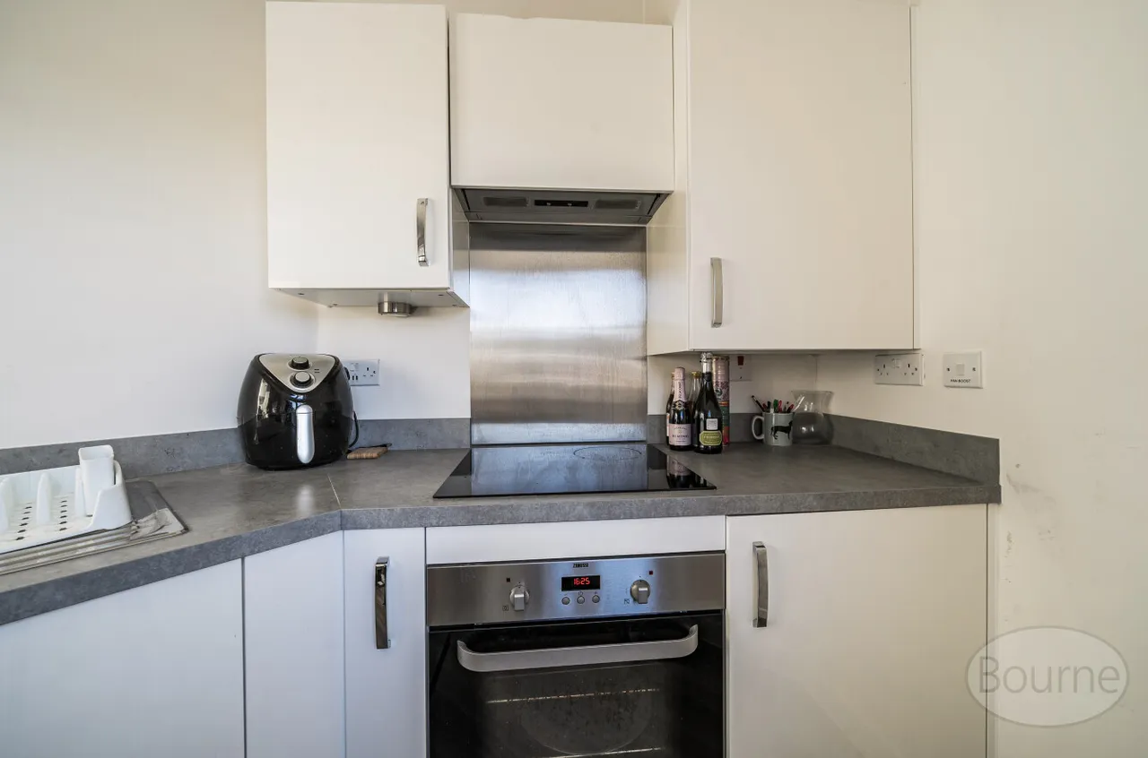Carpenters Way, Badshot Lea, GU9, photo 11