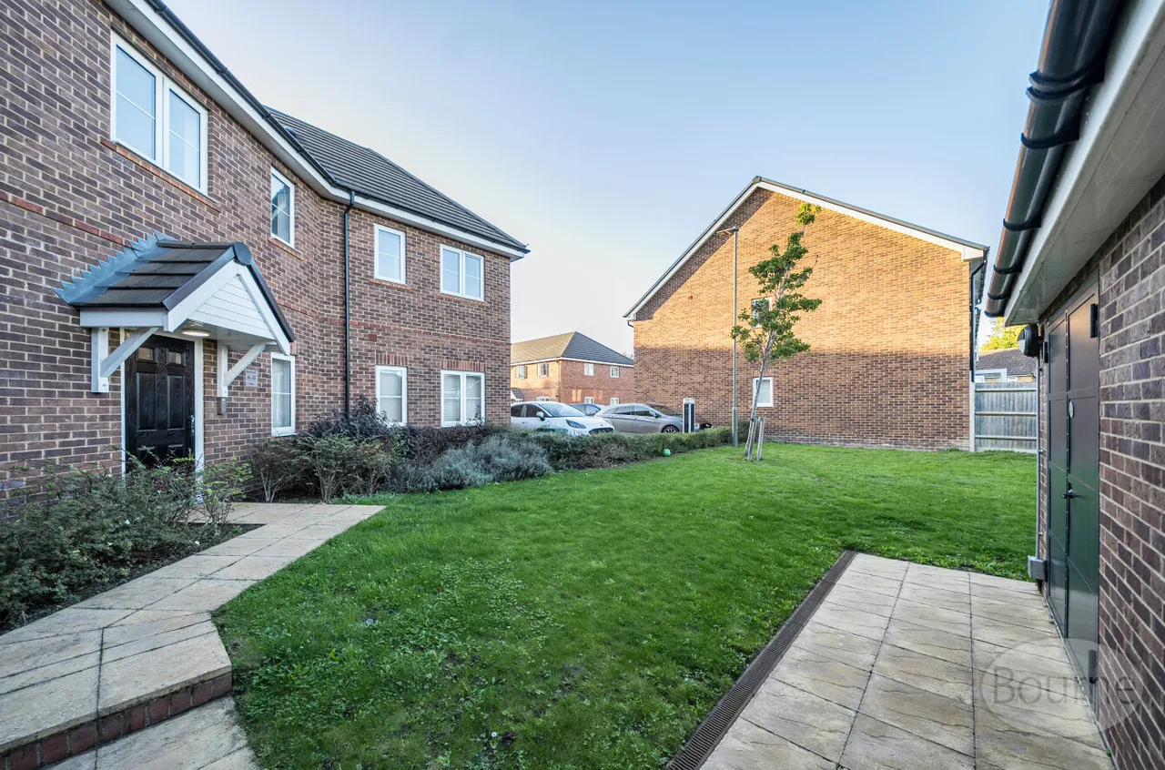 Carpenters Way, Badshot Lea, GU9, photo 14