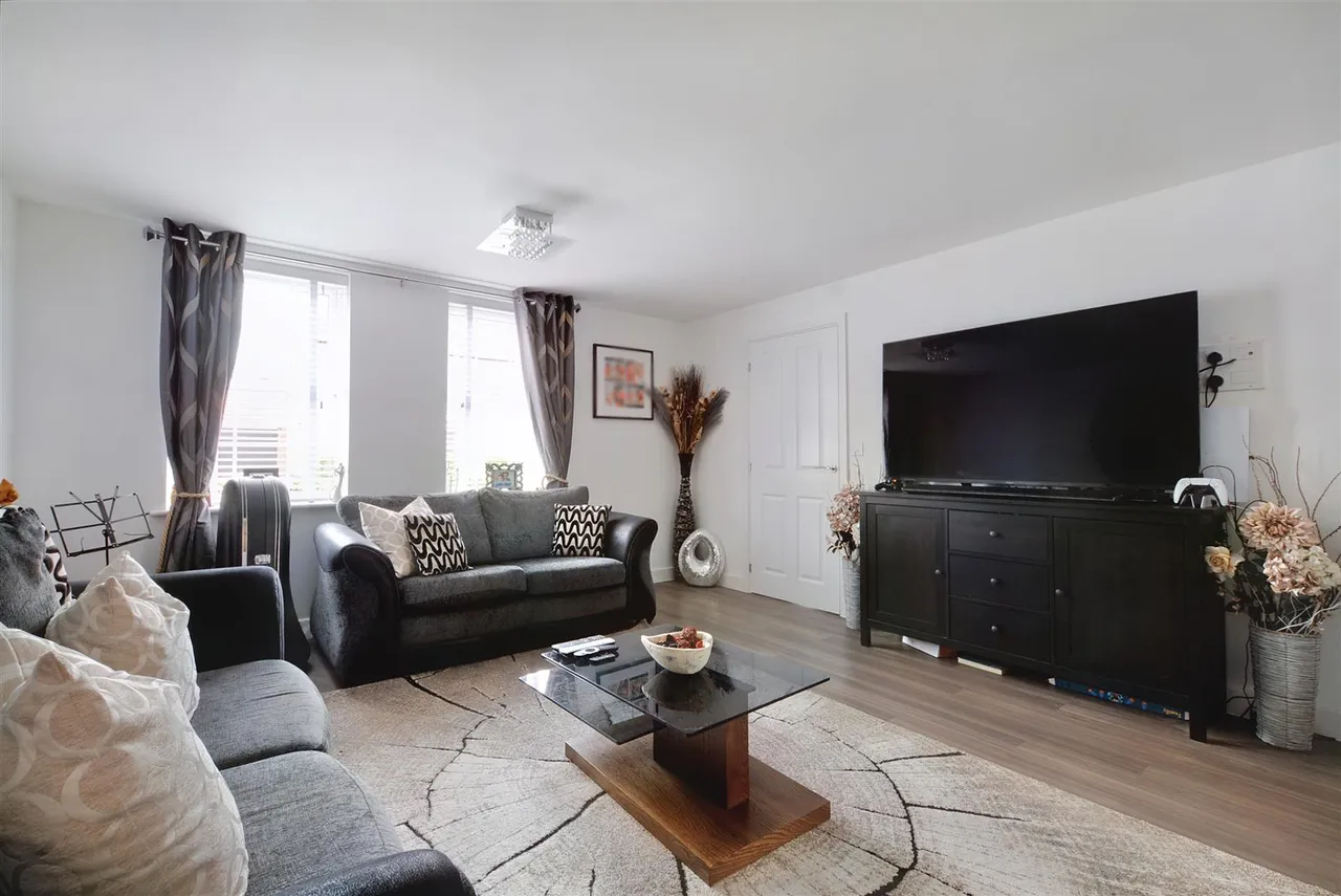 Saxton Avenue, Woodhouse Park, NG8, photo 2