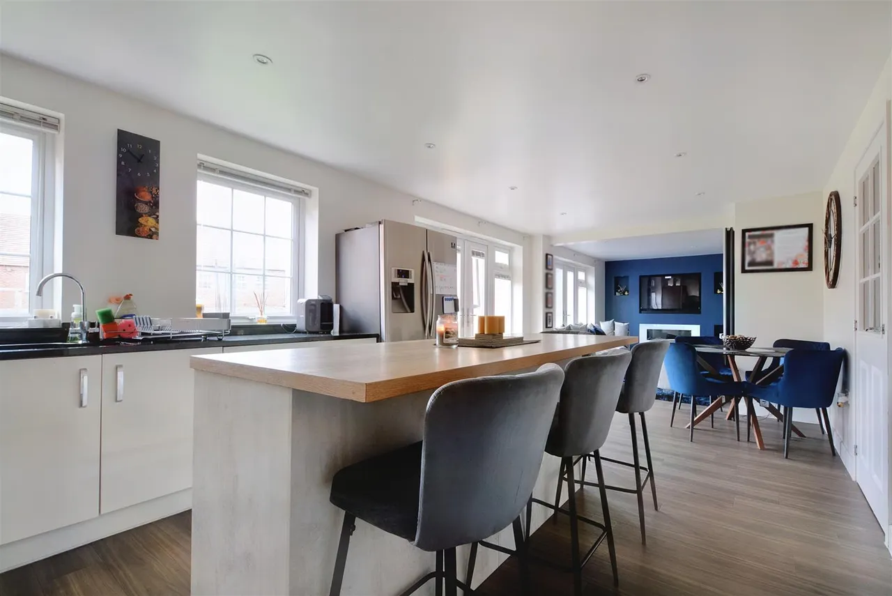 Saxton Avenue, Woodhouse Park, NG8, photo 8