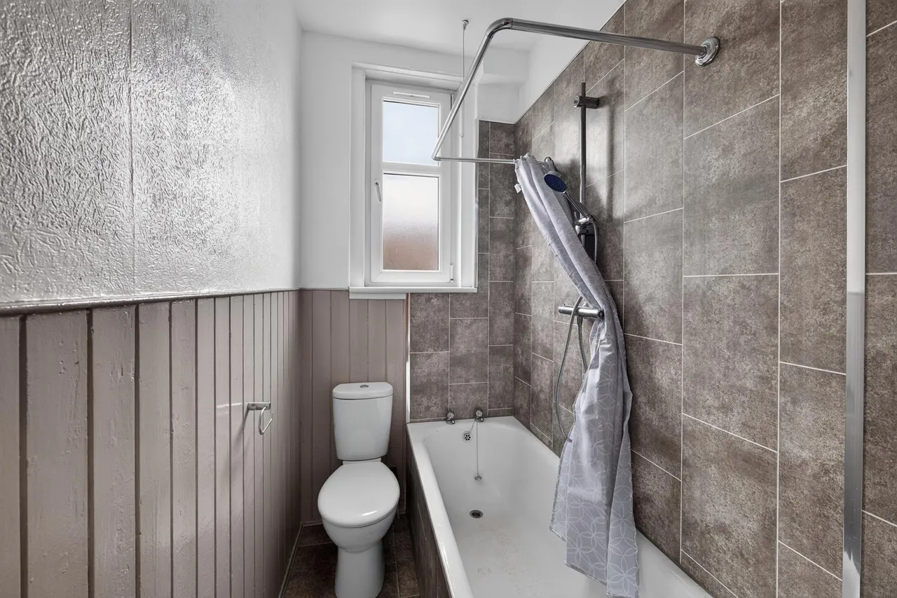 Restalrig Road, Edinburgh, EH6, photo 20