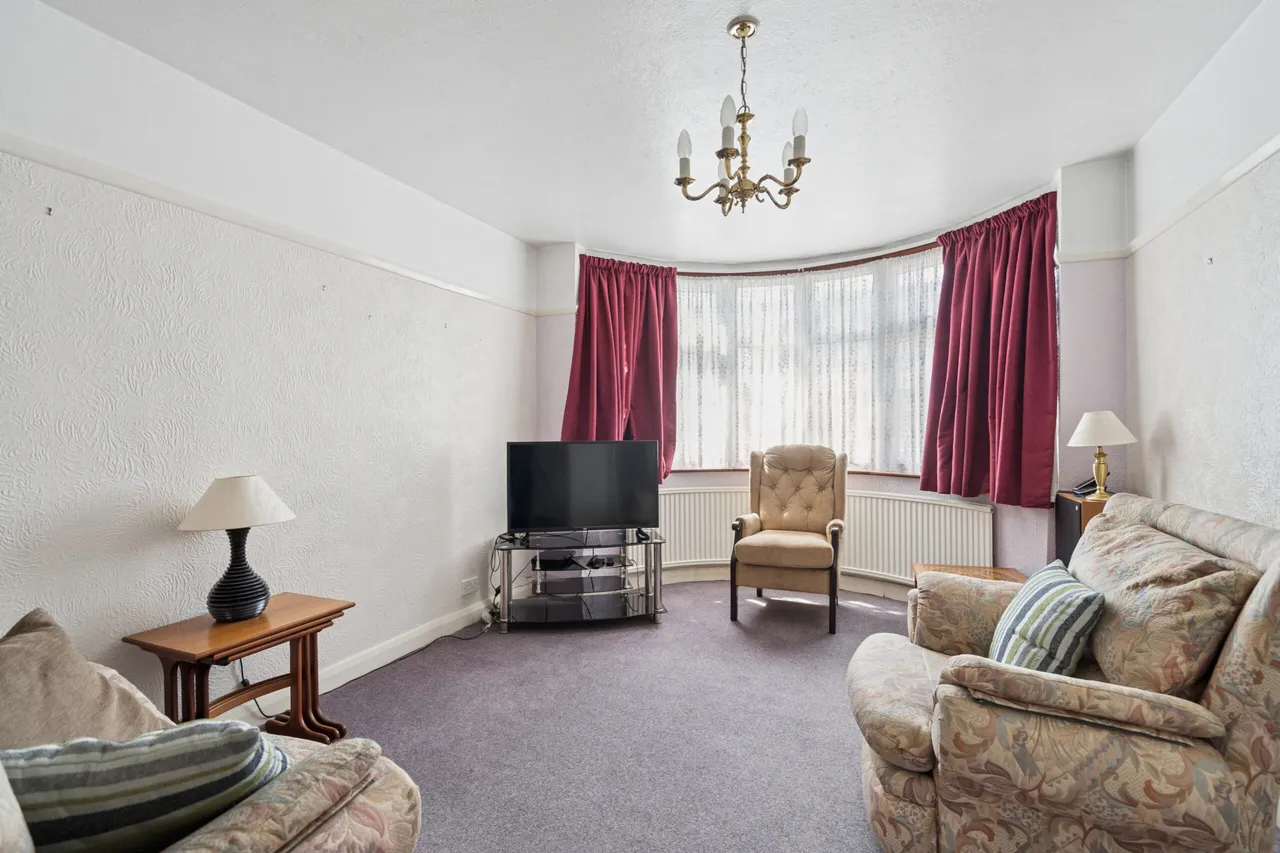 Douglas Avenue, Watford, WD24, photo 2