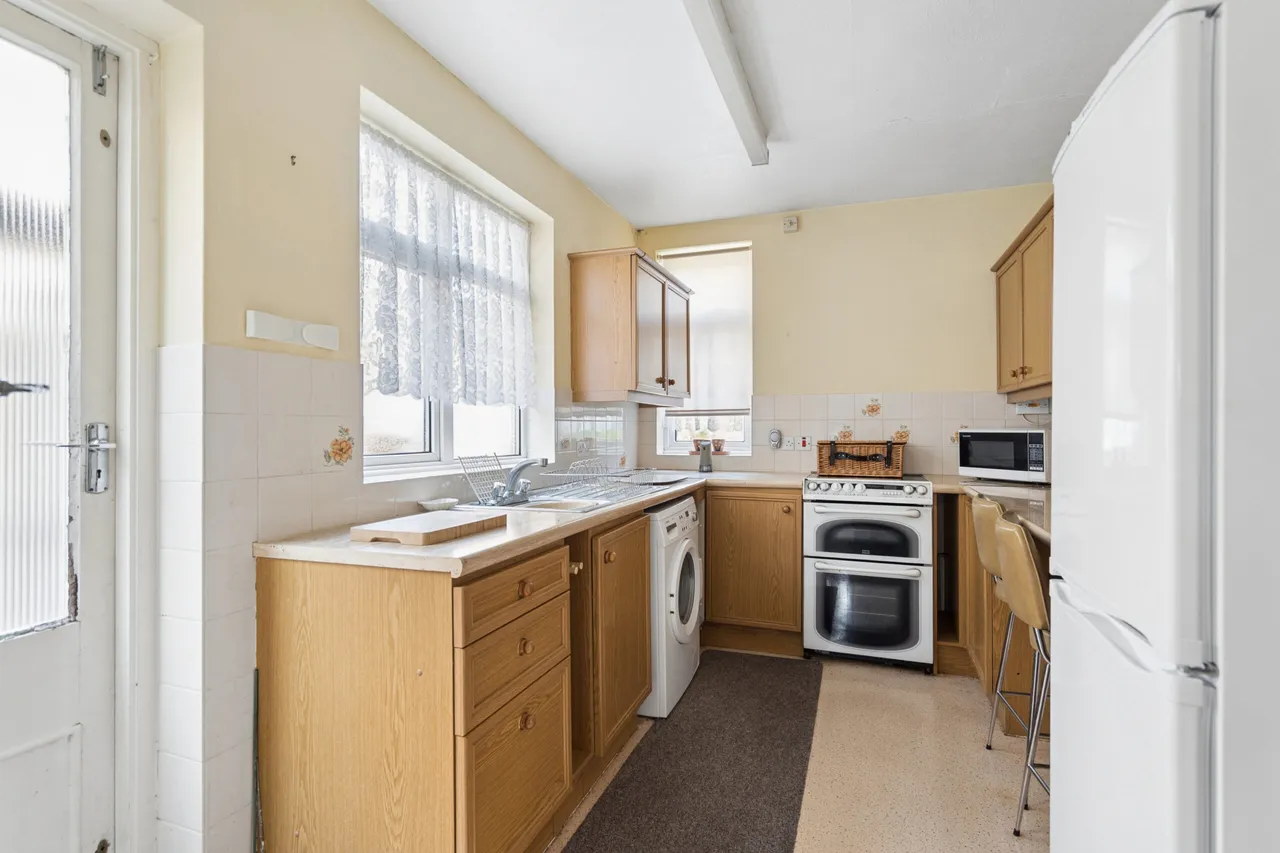Douglas Avenue, Watford, WD24, photo 4