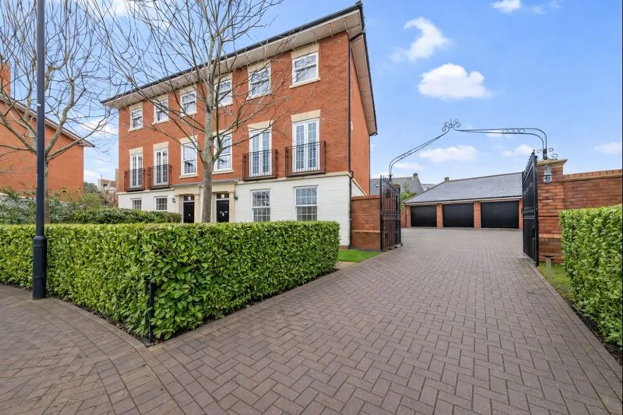 4 bed house for sale — Winwick Park Avenue, Winwick, Warrington, Warrington, WA2 8XA