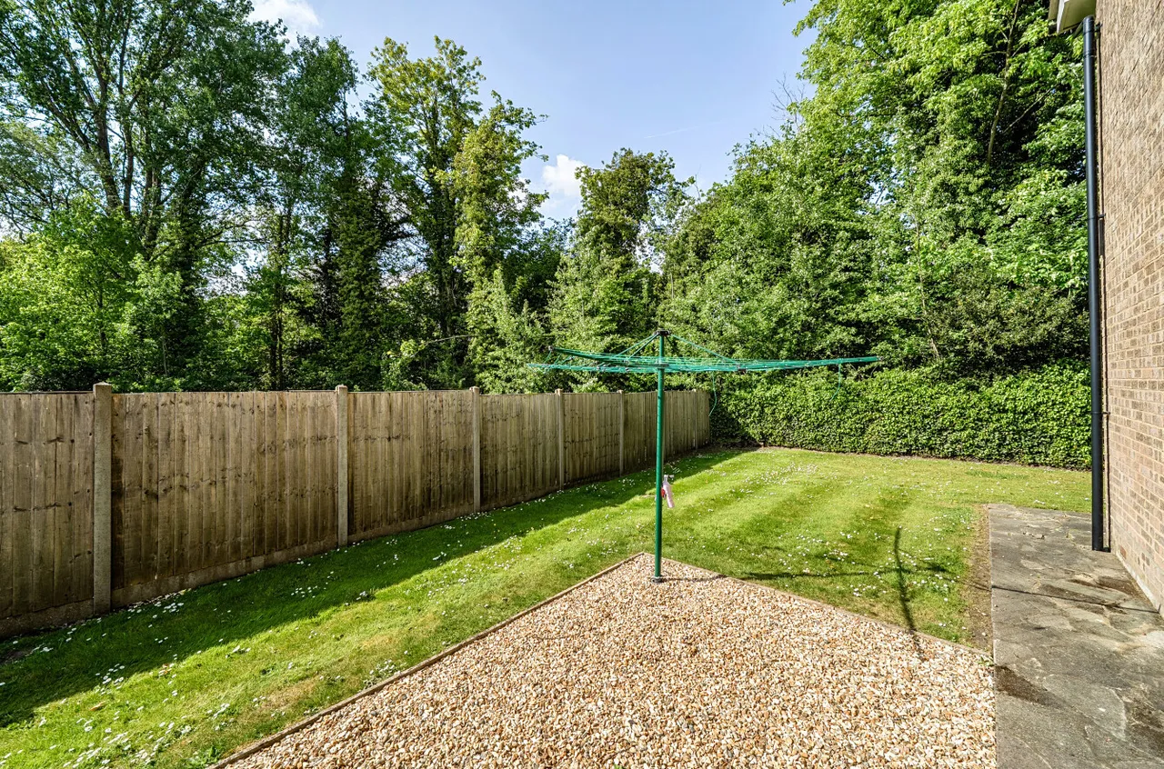 Sullivan Close, Farnborough, Hampshire, GU14 7UH, photo 9