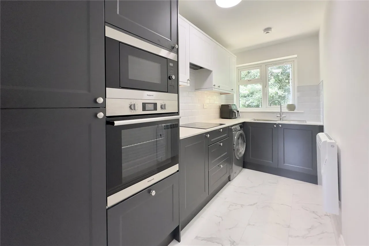 1 bed flat for sale — Sullivan Close, Farnborough, Hampshire, GU14 7UH