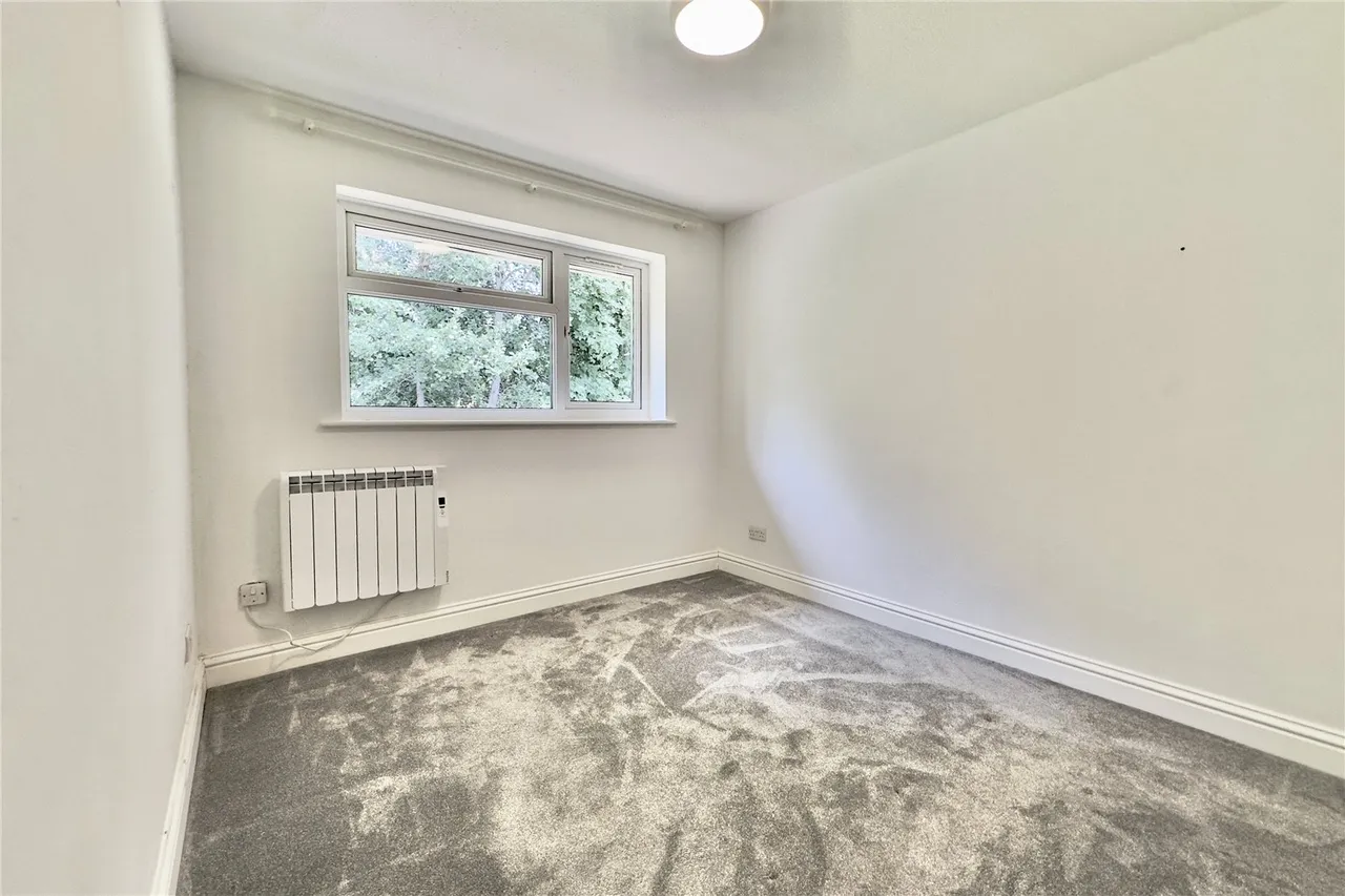 Sullivan Close, Farnborough, Hampshire, GU14 7UH, photo 7
