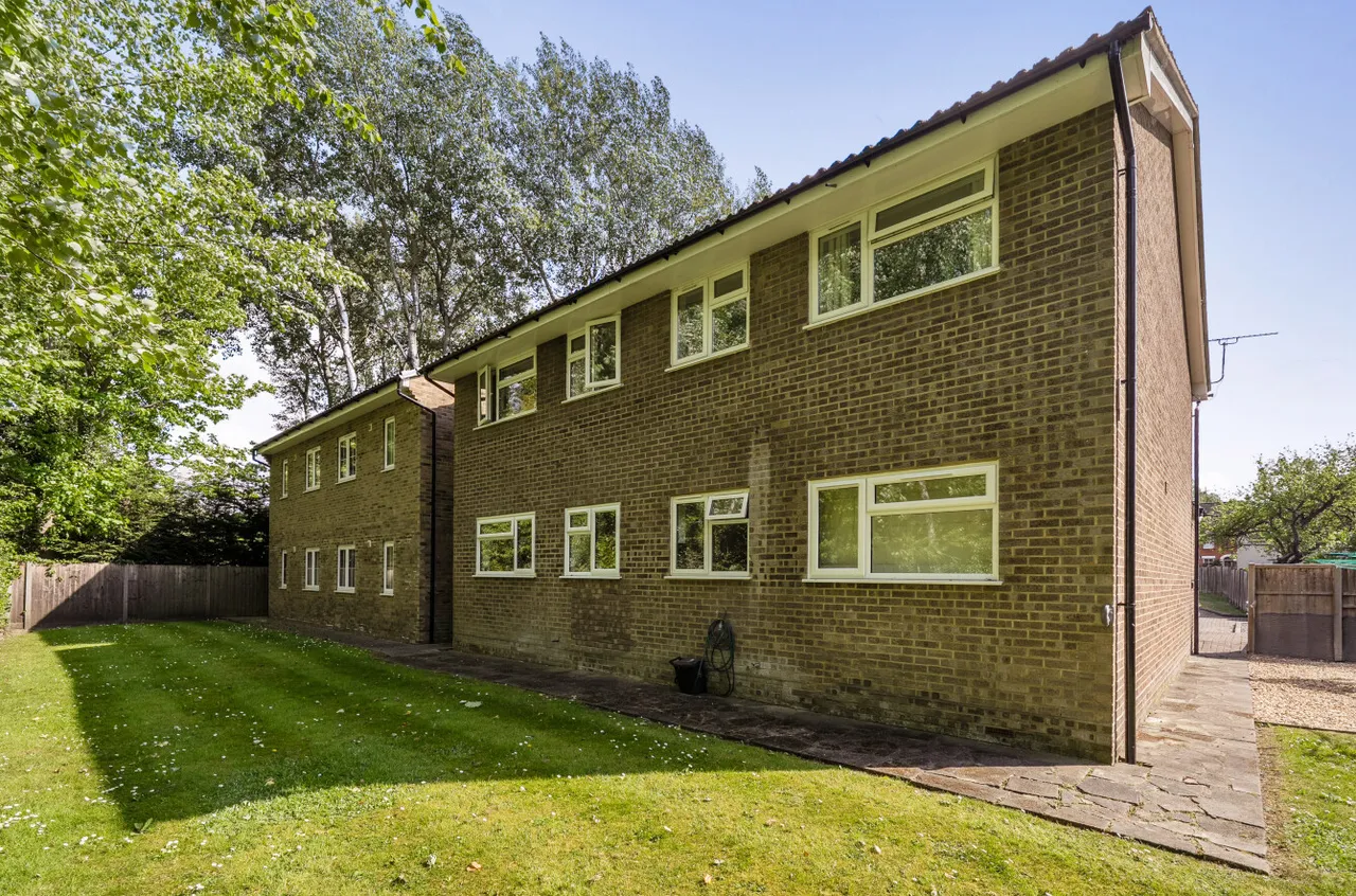 Sullivan Close, Farnborough, Hampshire, GU14 7UH, photo 14