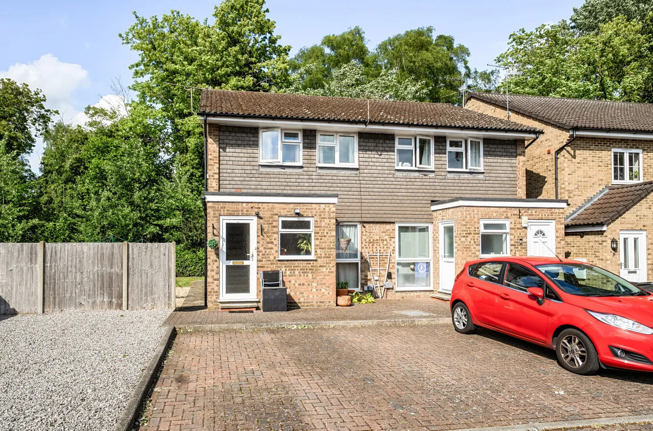 Sullivan Close, Farnborough, Hampshire, GU14 7UH, photo 13