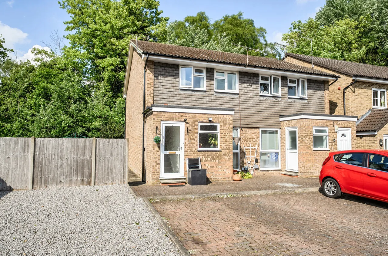 Sullivan Close, Farnborough, Hampshire, GU14 7UH, photo 12