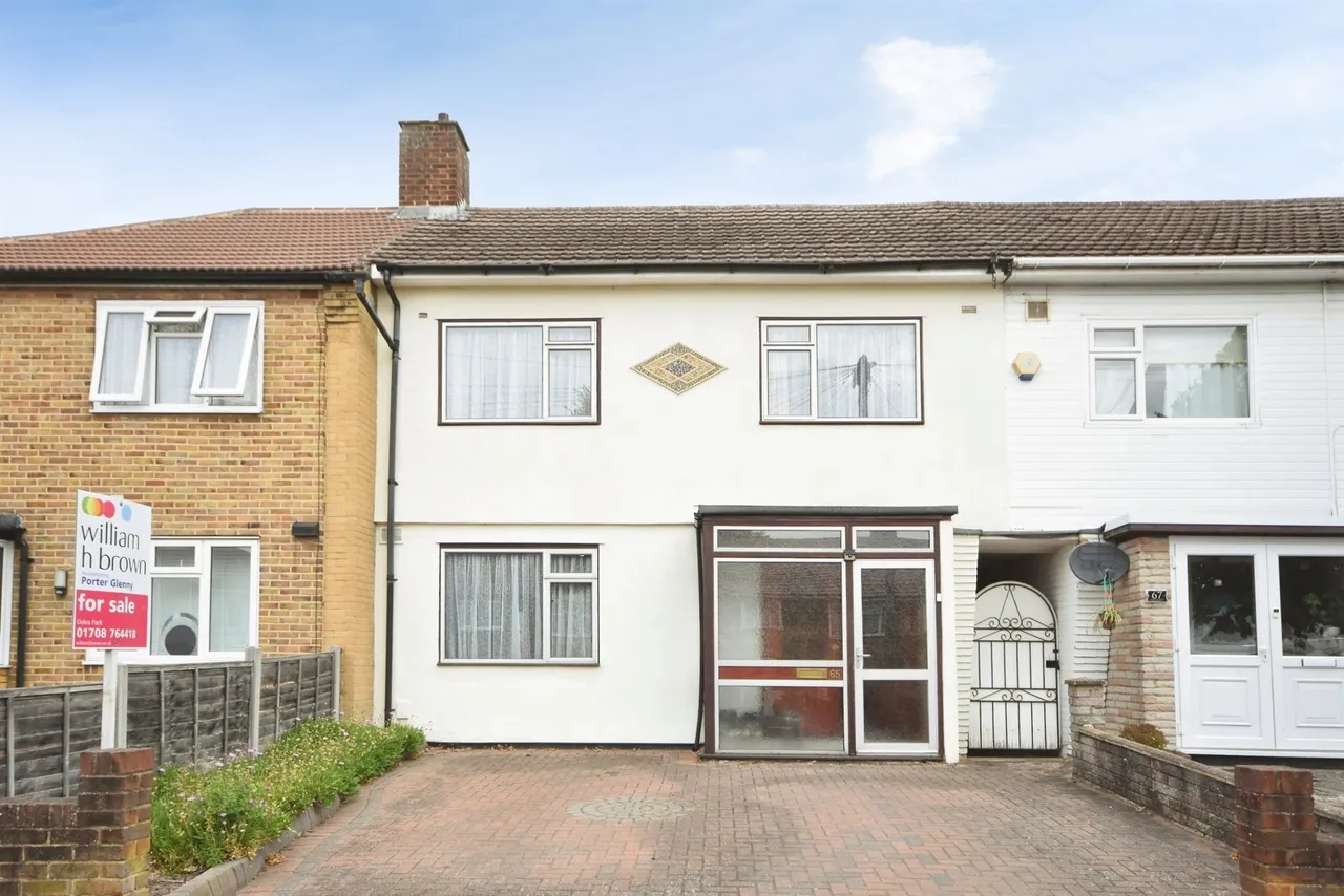 3 bed house for sale — Retford Road, Romford