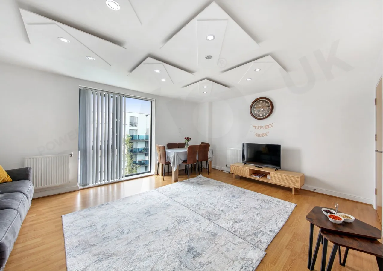 3 bed flat for sale, Salk Close, Colindale London, NW9