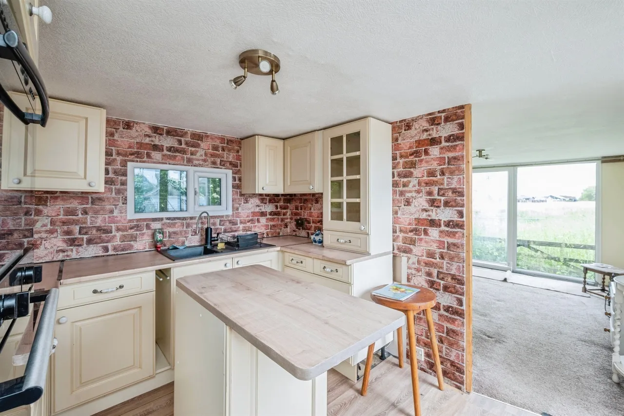 Staithe Road, Repps With Bastwick, Great Yarmouth, photo 8