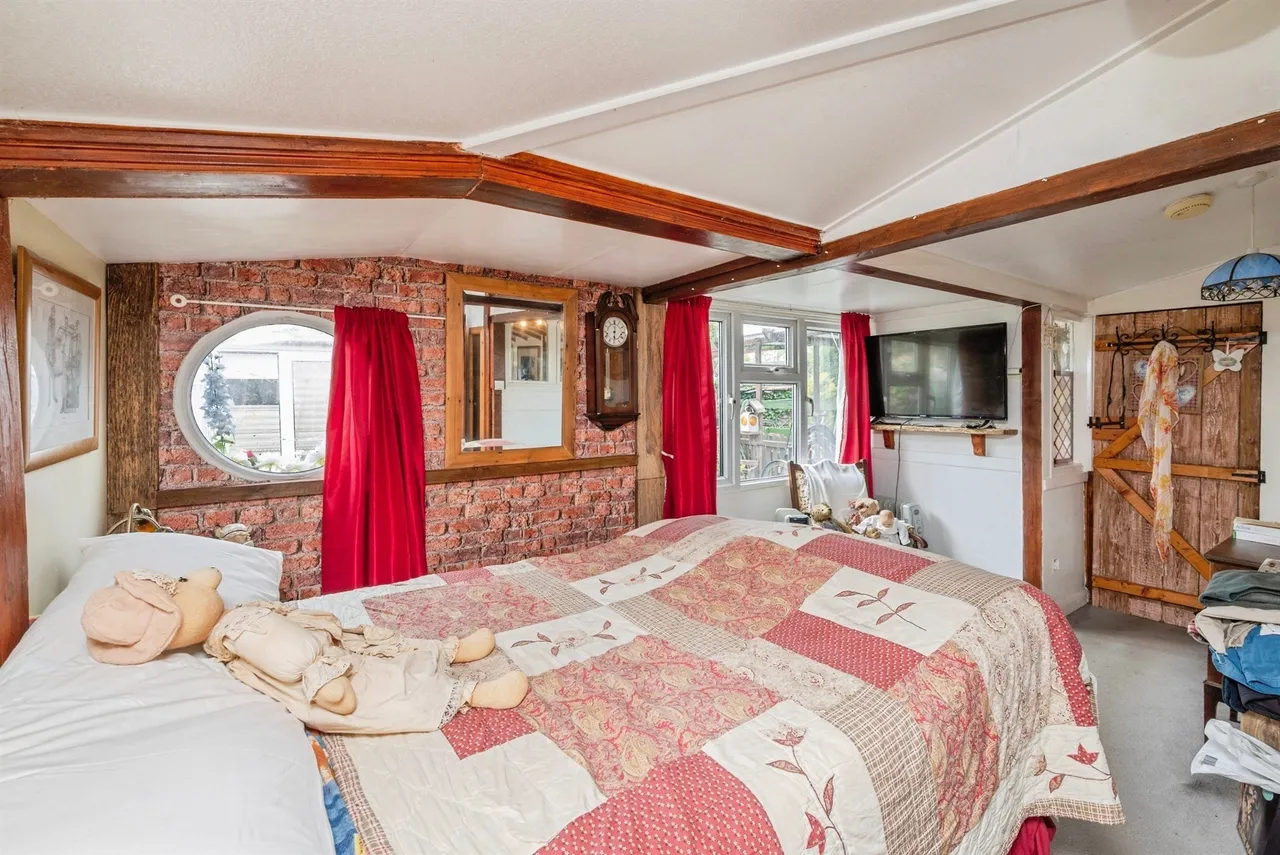 Staithe Road, Repps With Bastwick, Great Yarmouth, photo 9