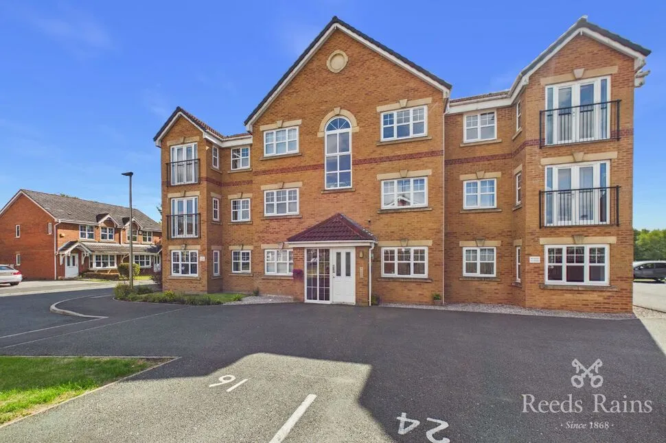 2 bed flat for sale — Longacre, Hindley Green, Greater Manchester, WN2