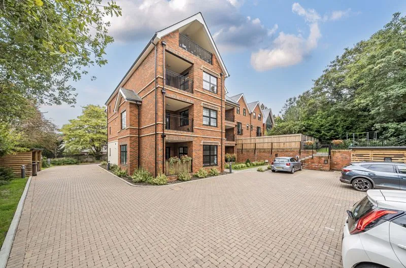 2 bed flat for sale — 4 Church Road, Kenley CR8 5DU