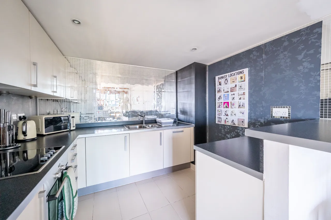 702 Falcon Wharf, 34 Lombard Road, London, photo 7