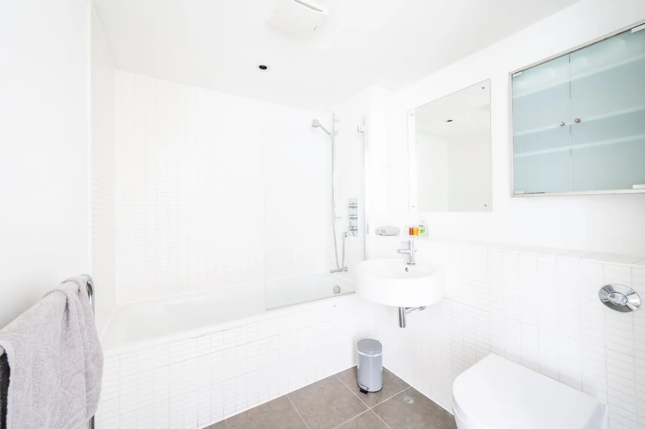 702 Falcon Wharf, 34 Lombard Road, London, photo 9