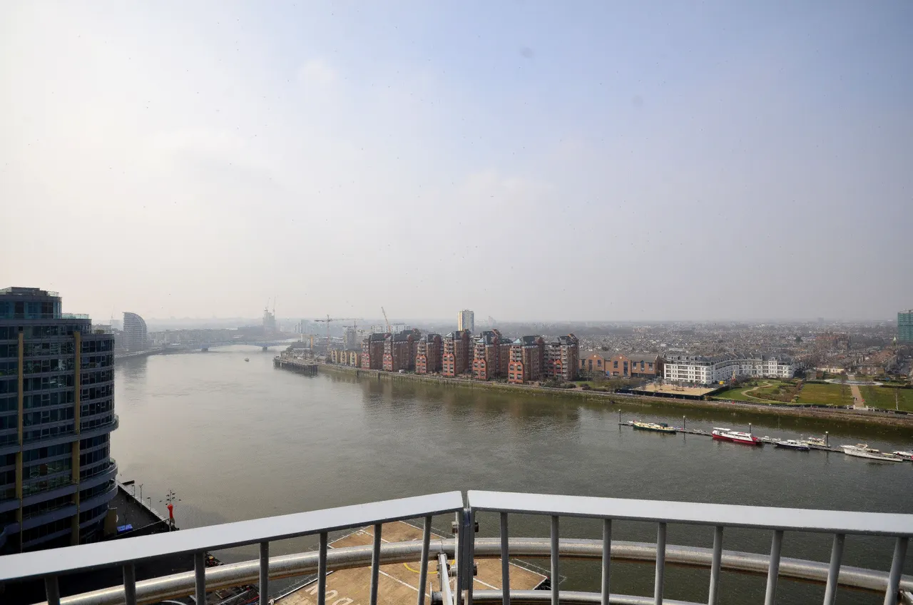 702 Falcon Wharf, 34 Lombard Road, London, photo 2