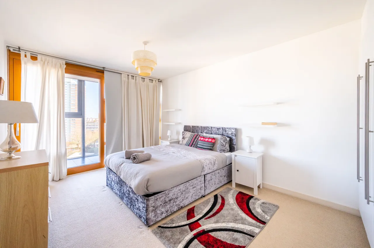 702 Falcon Wharf, 34 Lombard Road, London, photo 8