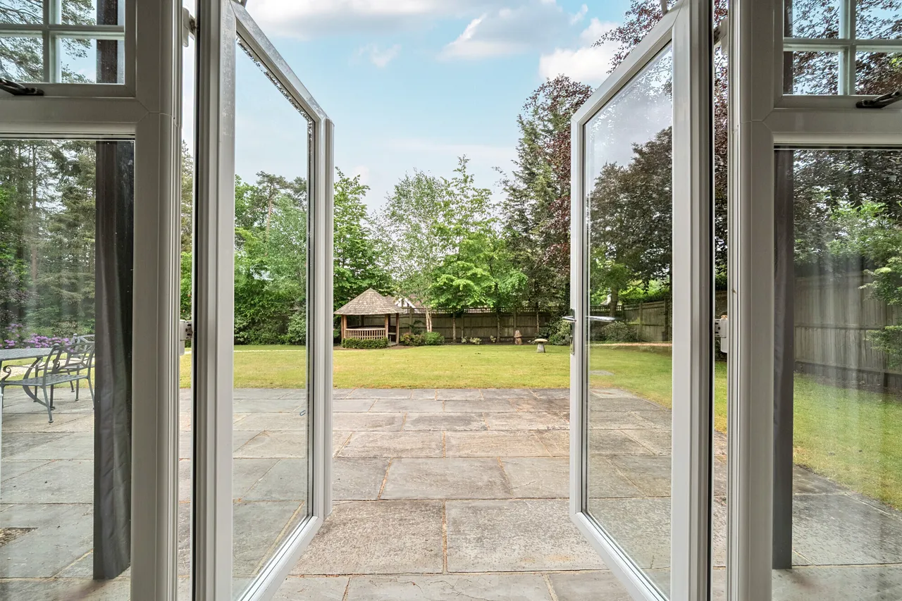 Parklands Close, Lower Bourne, Farnha..., photo 5